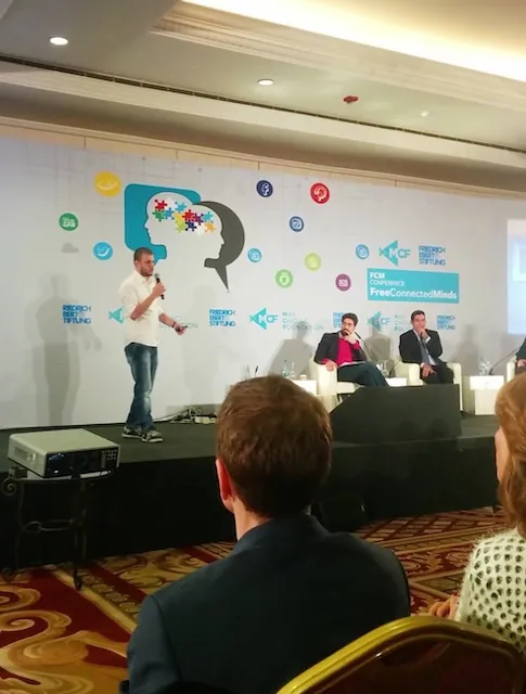 الحديث في FreeConnectedMinds